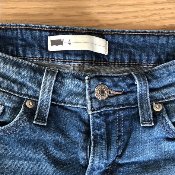 Levi’s Cut Off Jean Shorts Size 4 - Picture 2 of 3